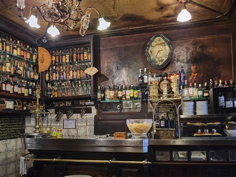 Elizabeth desmayada en una taberna