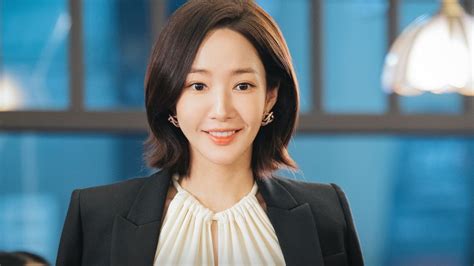 Park Min-young como Kang Ji-won