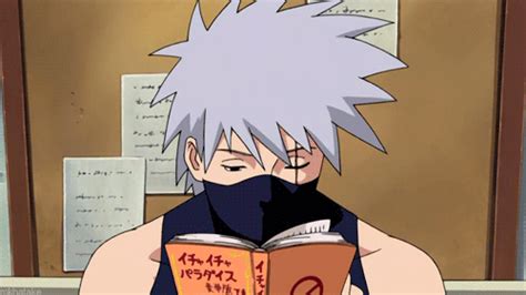 Kakashi leyendo un libro ICHA ICHA