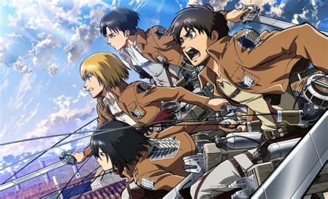 Captura de pantalla de un personaje de Attack on Titan con equipo de maniobras
