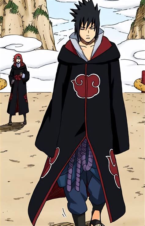Cosplay de Sasuke Uchiha con la capa de Akatsuki