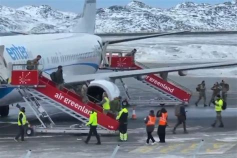 Yelena siendo interrogada por un grupo de soldados
