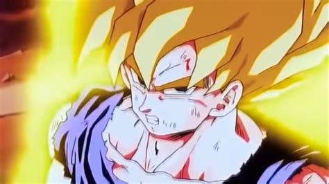 Goku transformándose en Super Saiyajin durante su batalla contra Freezer