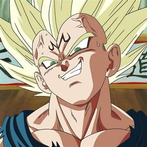 Vegeta sonriendo dentro del Comméson