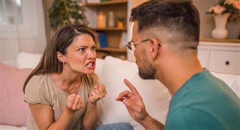 Rurichiyo y Kenryū discutiendo acaloradamente