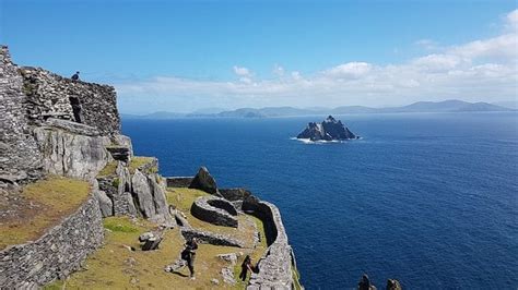 El grupo de Guts en la isla de Skellig