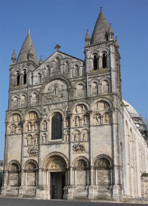 Casco antiguo de Angulema con la Catedral de San Pedro