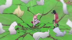 Sarada y Chōchō discutiendo sobre los exámenes de graduación.