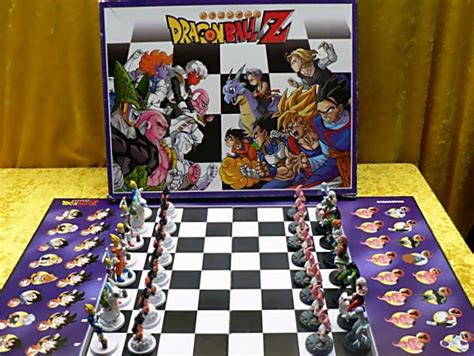 Tablero de ajedrez de Dragon Ball Z con personajes