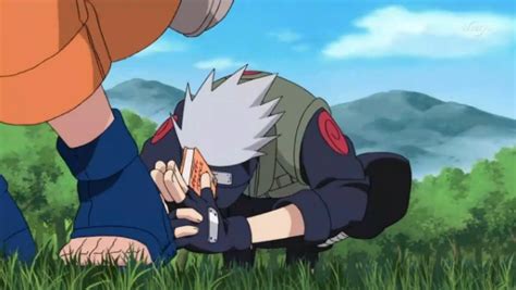Escena de Kakashi utilizando el Jutsu Mil Años de Muerte contra Naruto