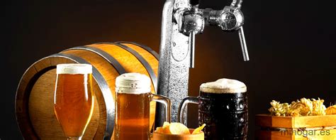 Kana bebiendo de un barril de cerveza en Fairy Tail