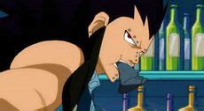 Gajeel comiendo hierro