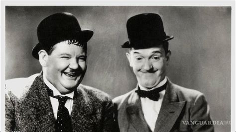 Fotografía en blanco y negro de 