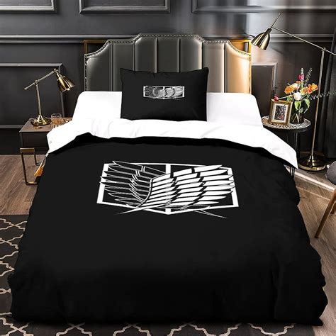 Diseño de la funda nórdica de Attack on Titan con personajes en modo combate