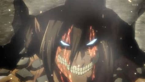 Eren se enfrenta a la Titán Hembra