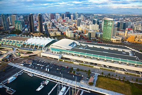 Fotografía del exterior del Centro de Convenciones de San Diego durante la Comic-Con
