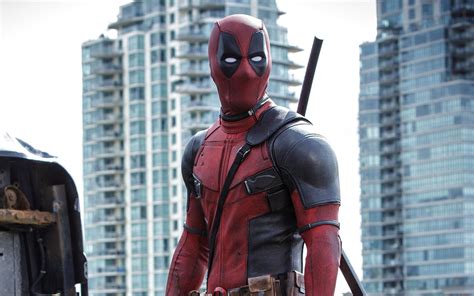 Ilustración de Deadpool interactuando con otros personajes de Marvel