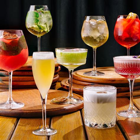 Variedad de cócteles temáticos de superhéroes