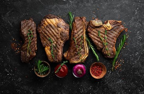 Jugosos cortes de carne a la parrilla