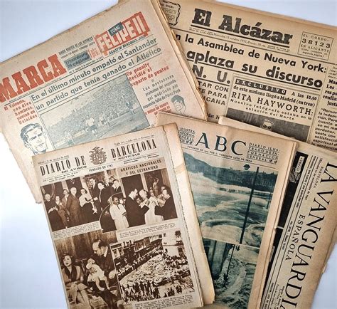Portadas de libros y periódicos que cubren el narcotráfico gallego