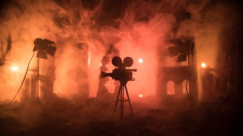 Comparativa entre el arte del cómic y una escena de la película 