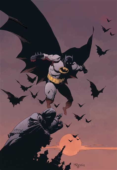 Primer plano de Mike Mignola dibujando a Batman