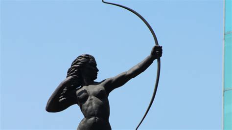 La Cazadora en acción