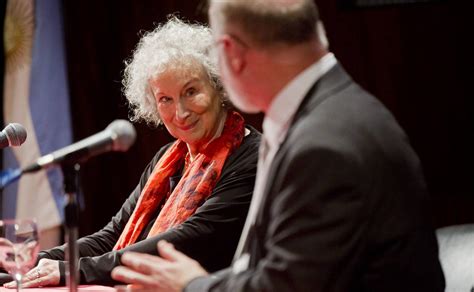 Margaret Atwood en una conferencia