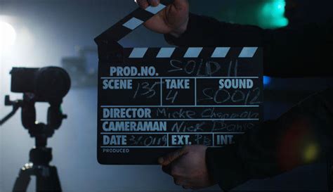 Saza en una escena de cine