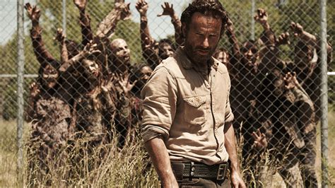 Rick Grimes luchando contra zombis