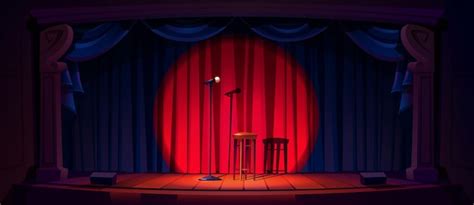 Mónica Balsells en un escenario de stand-up comedy