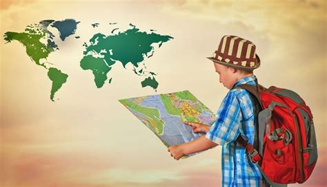 niño mirando un mapa del mundo