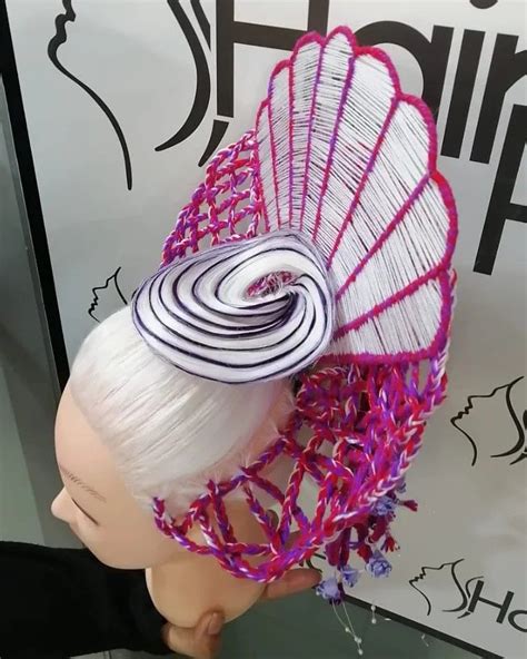 Ejemplos de vestuarios y peinados para personajes de fantasía