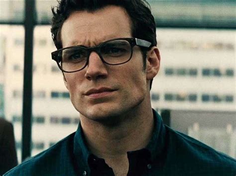 Comparación de portadas de Azucena con Clark Kent