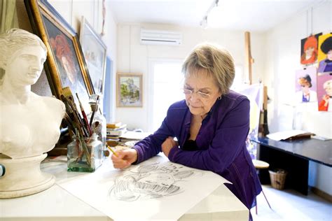 Purita Campos dibujando