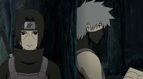 Diagrama mostrando la conexión entre Kakashi, Itachi y las fuerzas ANBU