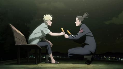 Iruka Umino entregando su banda frontal a Naruto