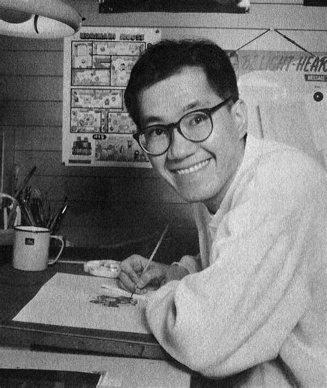 Retrato de Akira Toriyama trabajando