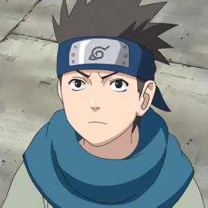 Konohamaru admirando la estatua del Tercer Hokage