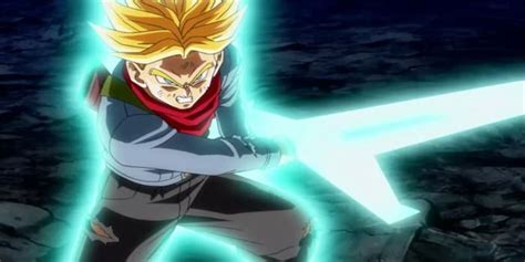 Trunks del Futuro blandiendo su espada