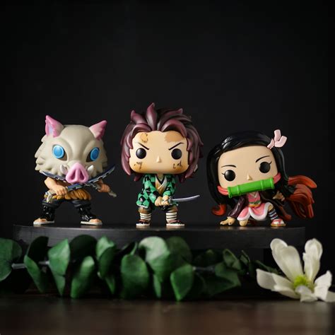 Figuras Funko Pop de Tanjiro y Nezuko en versión navideña