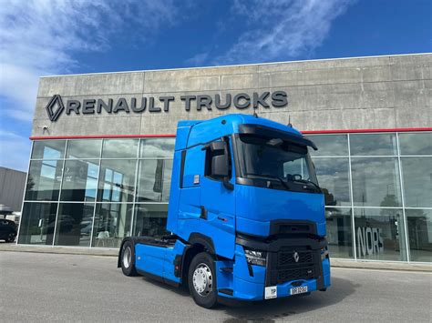 Camión Renault Trucks en carretera