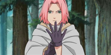 Sakura Haruno con cabello rosa y ojos verdes
