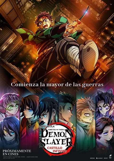 Cartelera de cine con la película Demon Slayer