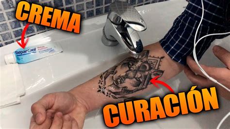 Proceso de curación de un tatuaje recién hecho