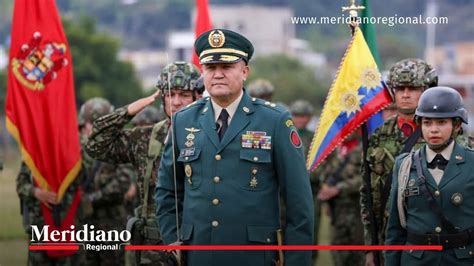 Miembros de la Tercera División celebrando la llegada de su nuevo Capitán Amagai
