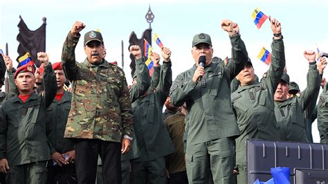 Silat pidiendo al emperador un rango militar