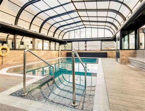Piscina interior climatizada del Gran Hotel Luna de Granada