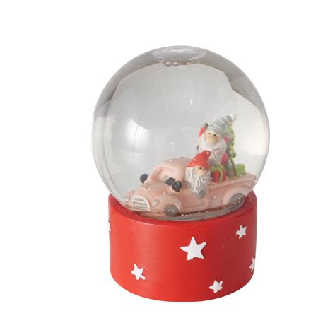 Monet encerrando a Luffy en una cúpula de nieve