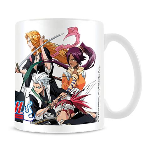 Ejemplos de productos hechos con SVG de Bleach: camiseta, taza, pegatina